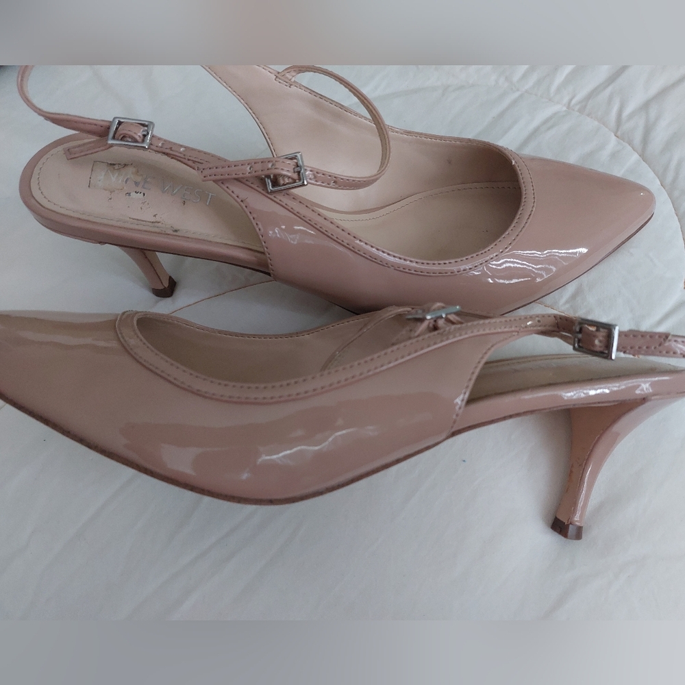 Short heel shoes